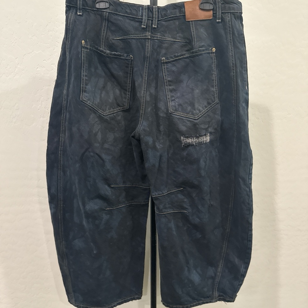 Upscaled distressed black acid wash We the free barrel jeans size 32 - Picture 4 of 5